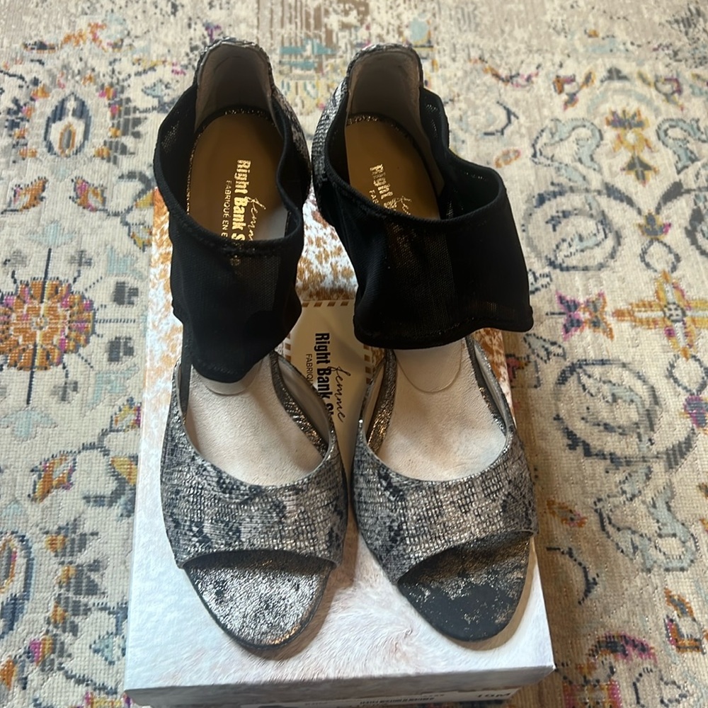 NIB Right Bank Shoe Co. Trina Black Silver Metallic Python Heel size 10M